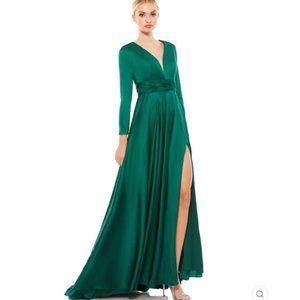 LONG SLEEVE RUCHED WAIST A-LINE GOWN Color Green Size 12 New With Tags
